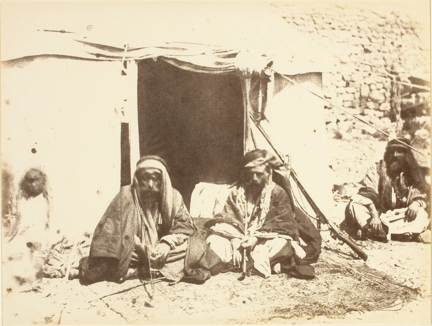Karak, portrait du Cheikh Mustafa Khalil et trois personnes - Henry Sauvaire