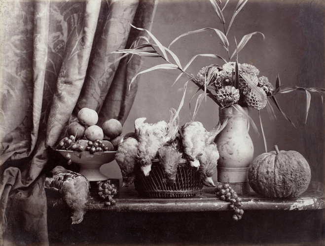 Anonyme - Nature morte aux perdreaux et aux dahlias