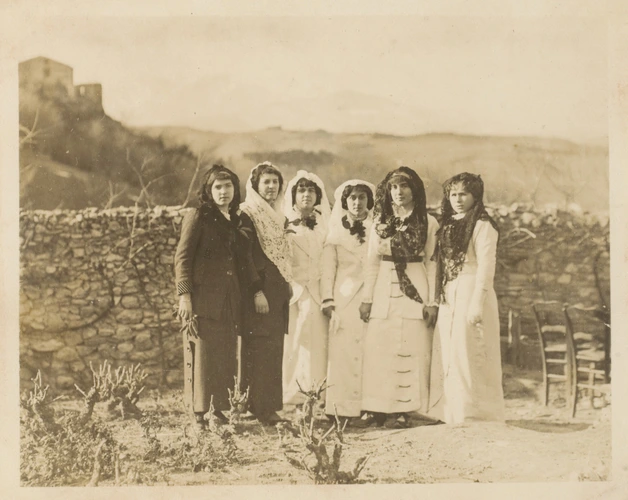Six demoiselles d'honneur, mariage de Frank et Josée Haviland, Céret, 8 janvier 1914 - Paul Haviland