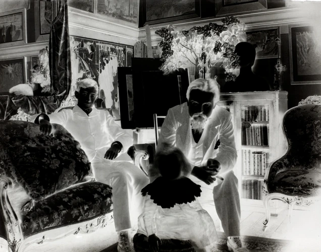 Anonyme - Maurice Denis et Bernadette avec J. Guérandel dans le salon du peintre...