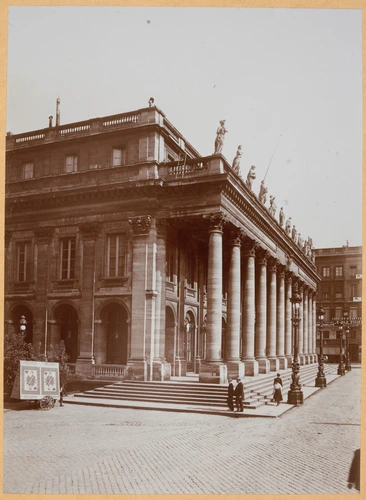 Angle d'un théâtre, façade prise de côté - Anonyme