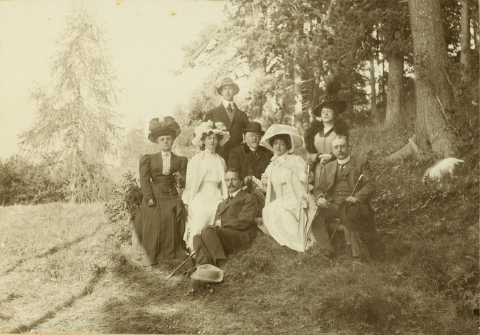 Charles Schramm - G. Eiffel, Adolphe, Claire, Geneviève et Georges Salles et 3 a...