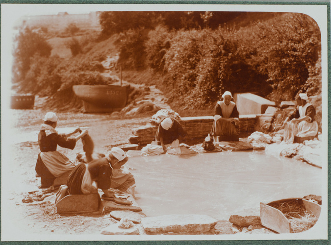 Charles Augustin Lhermitte - Doëlan ?, lavandières - Cinq femmes au lavoir