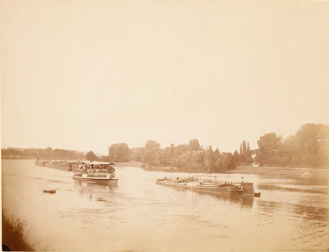Gustave Eiffel - Péniches sur un fleuve, en pleine campagne