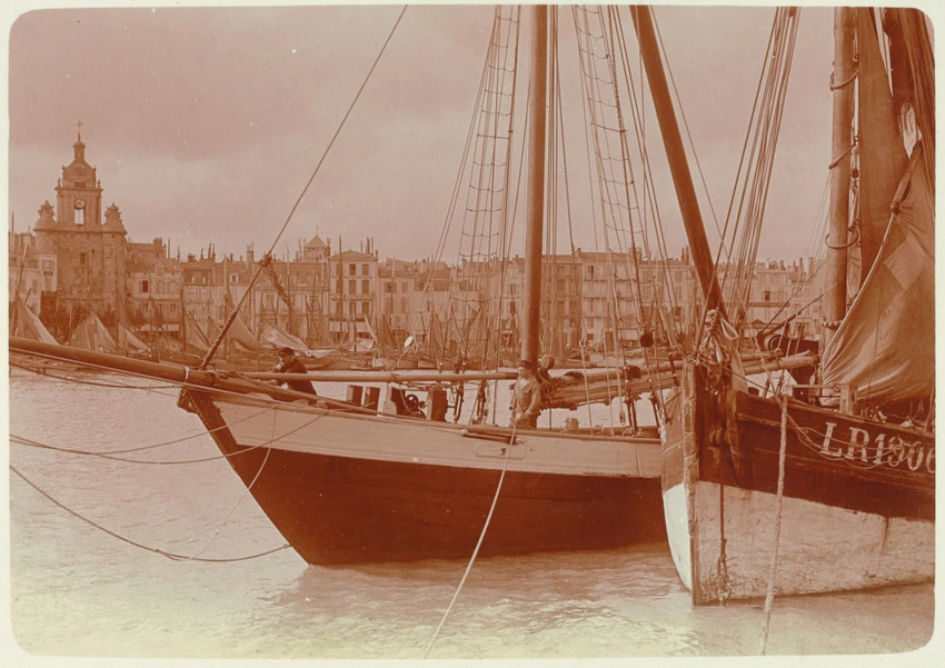 Charles Augustin Lhermitte - La Rochelle, deux voiliers dans le port