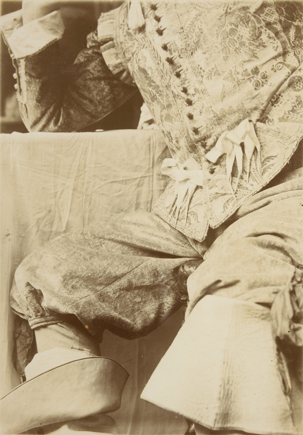 François Brunery - Buste et cuisses d'une femme vêtue en costume XVIIIe siècle
