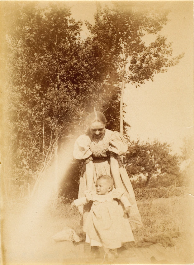 Auguste Delaherche - Pierre debout soutenu par une femme