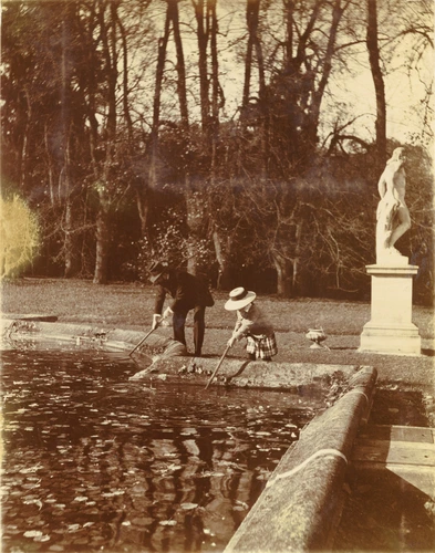 Anonyme - Rentilly, homme et enfant au bord d'un bassin