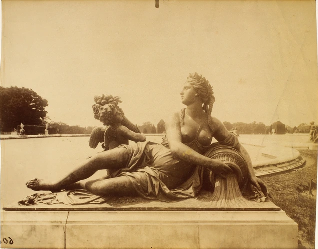 Eugène Atget - Versailles, bassin du parterre d'eau : "Le Loiret", sculpture de ...