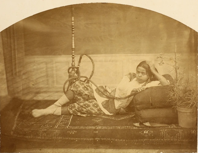 Gustave de Beaucorps - Alger, jeune fille au narguilé