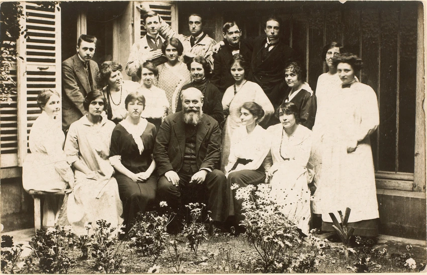 Anonyme - Auguste Delaherche entouré de sa famille, Pierre à gauche sur la fenêt...