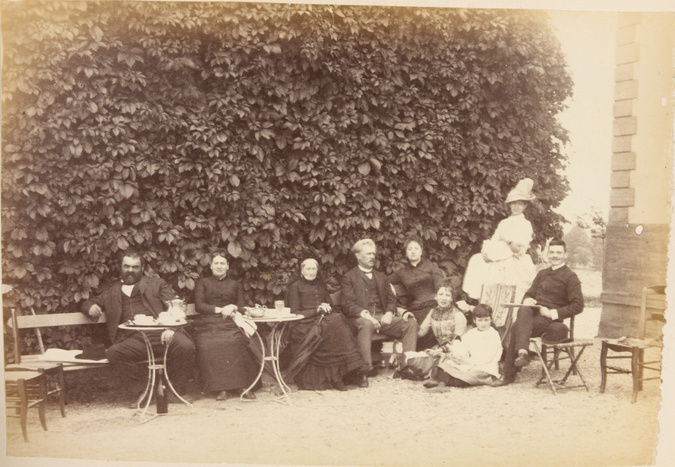 Anonyme - Madron : groupe devant la tour