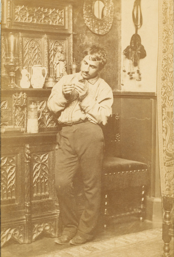 Anonyme - Portrait d'homme dans un intérieur