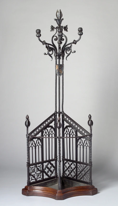 Anonyme - Portemanteau porte-parapluie aux initiales et à la devise de Sarah Ber...