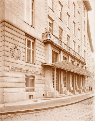 Anonyme - Vue latérale de la façade principale de la Caisse d'épargne (Postparka...
