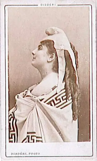 André Adolphe Eugène Disdéri - Alice Regnault en costume phrygien