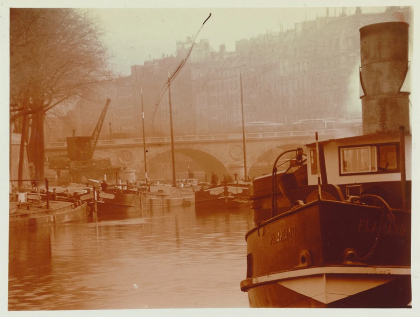 Charles Augustin Lhermitte - Paris, péniches sur la Seine, avec le pont Saint-Mi...