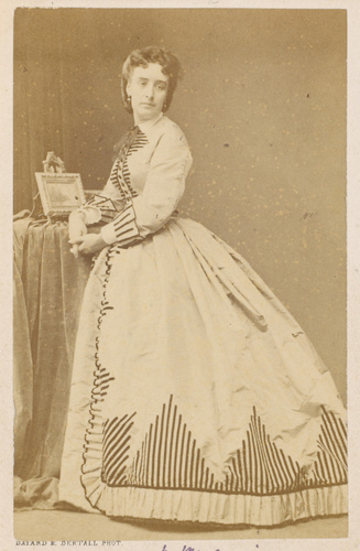 Bayard et Bertall - La Mode sous le Second Empire, Mme Duvinet