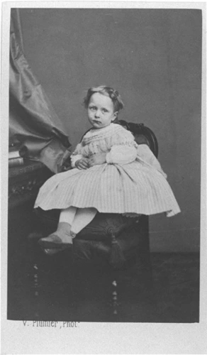 Victor Plumier - Un petit enfant assis