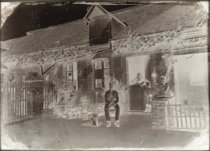 Alphonse Poitevin - Poitevin et sa famille devant leur maison