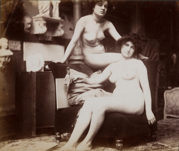 Jacques Lalaing de - Deux modèles féminins nus assis sur un fauteuil