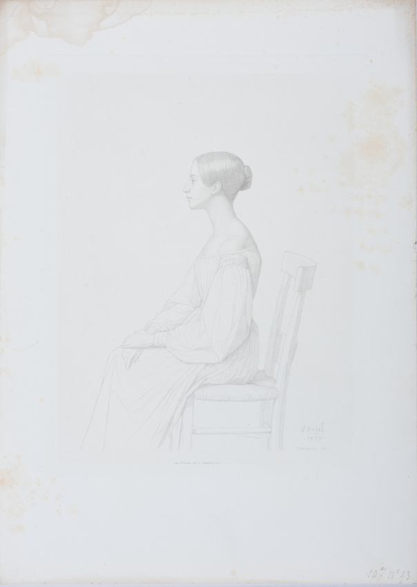 Victor - Portrait d'une jeune fille de profil assise sur une chaise
