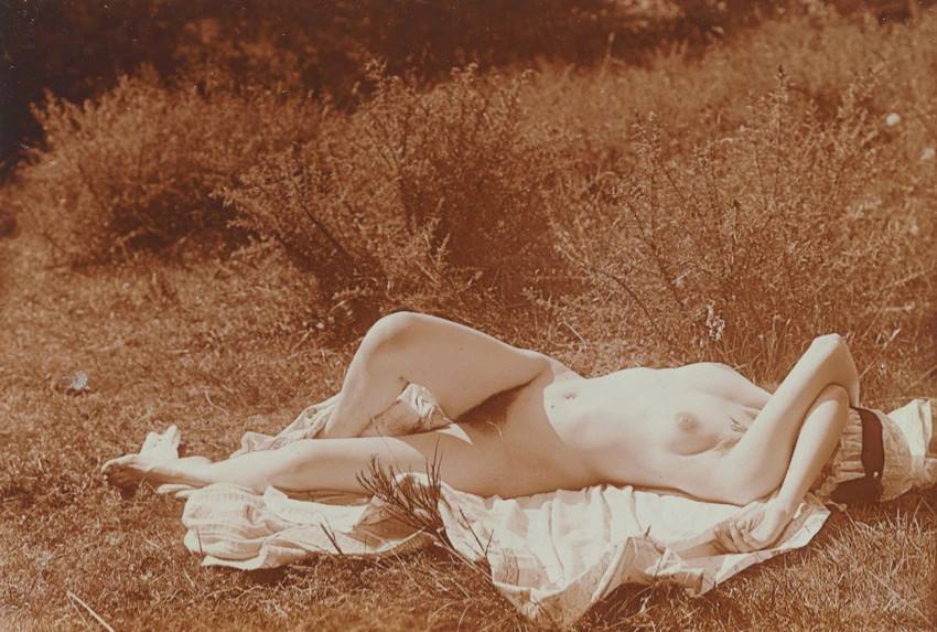 Charles Augustin Lhermitte - Jeune fille nue couchée dans un pré au soleil, se c...