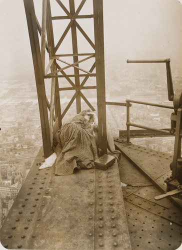René Clair - Photogramme extrait de "Paris qui dort" (Madeleine Rodrigue, comédi...