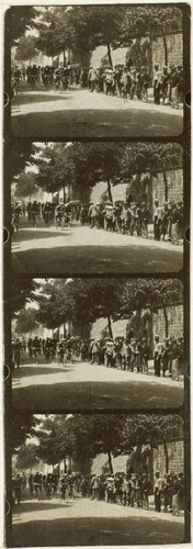 Auguste Lumière - Plaque 3, film 33, départ de cyclistes, Lyon