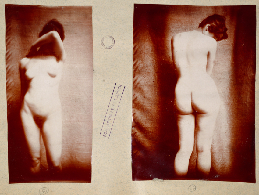 Femme nue debout, de face, dissimulant son visage - François-Rupert Carabin