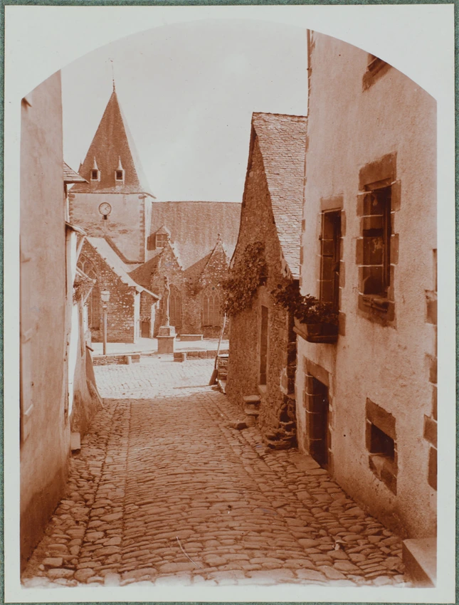 Rochefort-en-Terre, rue de village allant vers l'église - Charles Augustin Lhermitte