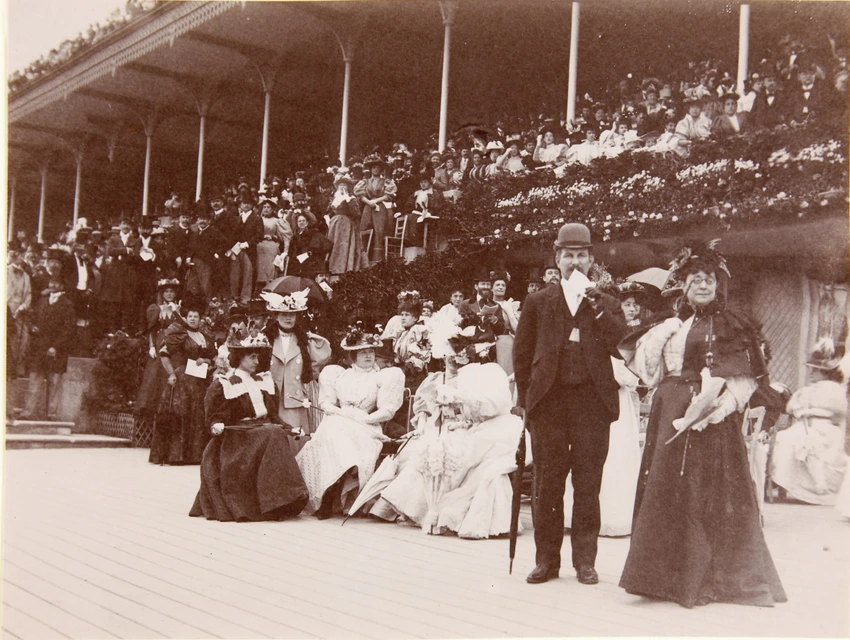 Henri Lemoine - Champs de courses, tribune