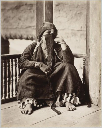 Emile Béchard - Jeune femme assise sur un balcon