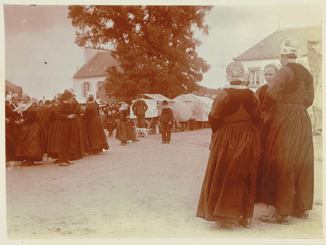 Charles Augustin Lhermitte - Douarnenez ou Landudec ?, marché ou procession