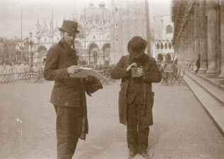 Pierre Bonnard - Roussel en compagnie de Vuillard qui photographie Bonnard, à l'...