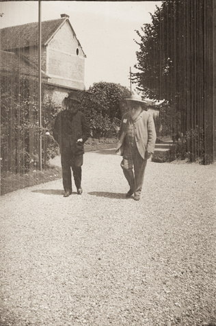 Pierre Bonnard - Claude Monet (et un personnage non identifié) marchant dans une...