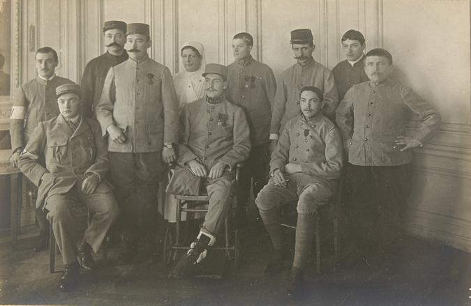 Henri Manuel - Groupe de militaires, ouvriers blessés et une infirmière