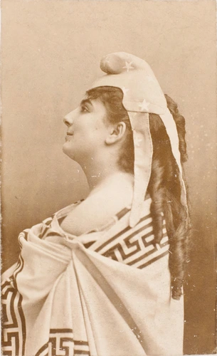 André Adolphe Eugène Disdéri - Alice Regnault en costume phrygien