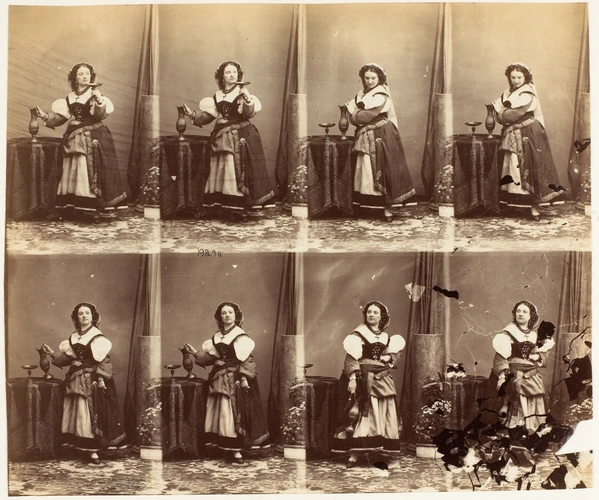 André Adolphe Eugène Disdéri - Mme Aiguillon en pied, en huit poses