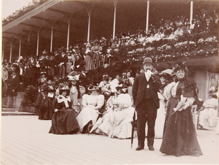 Henri Lemoine - Champs de courses, tribune