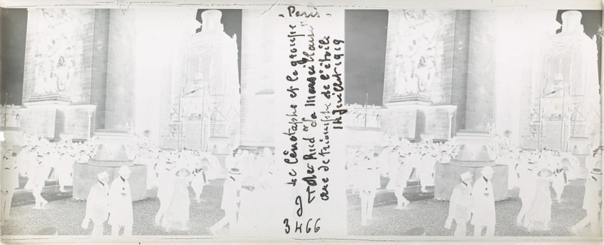 Le Cénotaphe et le groupe de Rude "La Marseillaise", Arc-de-Triomphe de l'Etoile, 14 Juillet 1919, Paris - E. Serve-Louvat