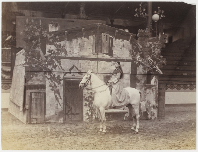 Albert Londe - Hippodrome de l'Alma, Pantomime Jeanne d'Arc, Jeanne à cheval dev...