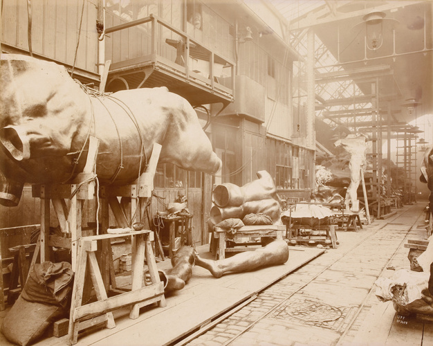 Union photographique francaise - Vue intérieure des ateliers Monduit lors de la ...