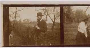 Pierre Bonnard - Vuillard tenant son appareil Kodak