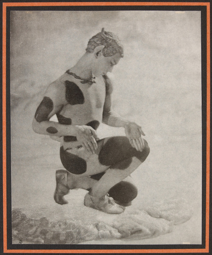 Adolphe Meyer - Nijinsky, visage de profil, à genoux