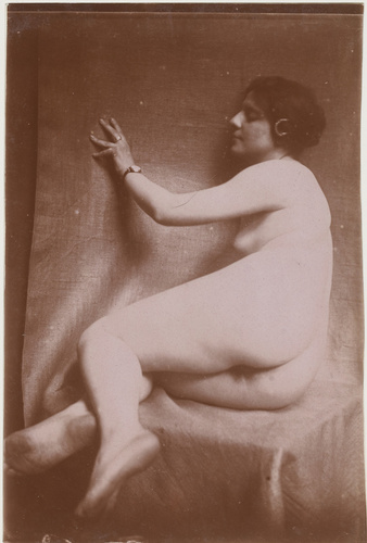 François-Rupert Carabin - Femme nue assise, de profil gauche, bras gauche en app...