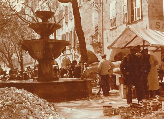 Charles Augustin Lhermitte - La Place du marché autour de la fontaine, à Grasse ...
