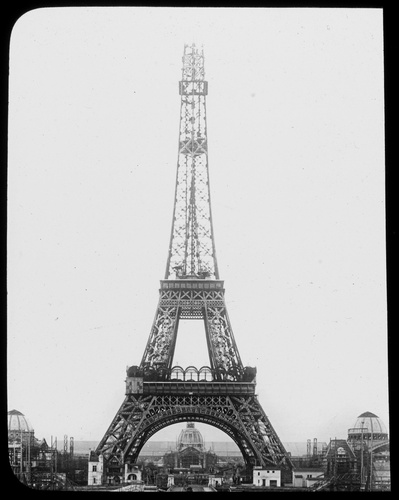 Anonyme - La Tour Eiffel, montage au-dessus de la plateforme intermédiaire