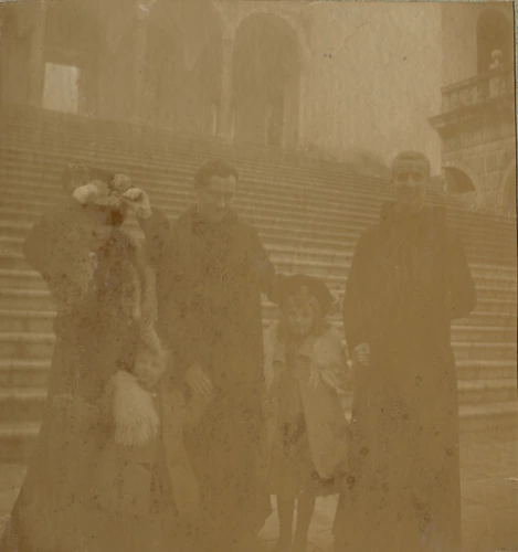 Maurice Denis - Marthe, Père Adalbert et Verkade, avec Bernadette, Noële devant ...
