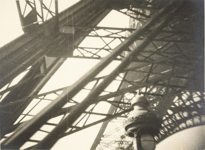 René Clair - Photogramme extrait de "La Tour", court-métrage de René Clair, 1928